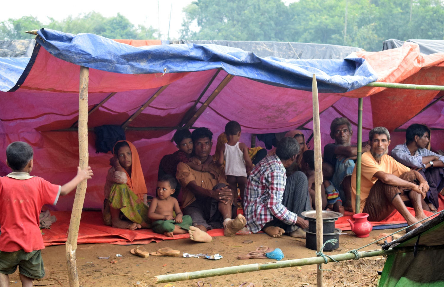 މިއަންމާގެ ރެފިއުޖީންގެ ބަޔަކު ބަންގްލަދޭޝްގެ ފޭލިގެއެއްގައި. --ފޮޓޯ:އޭއެފްޕީ