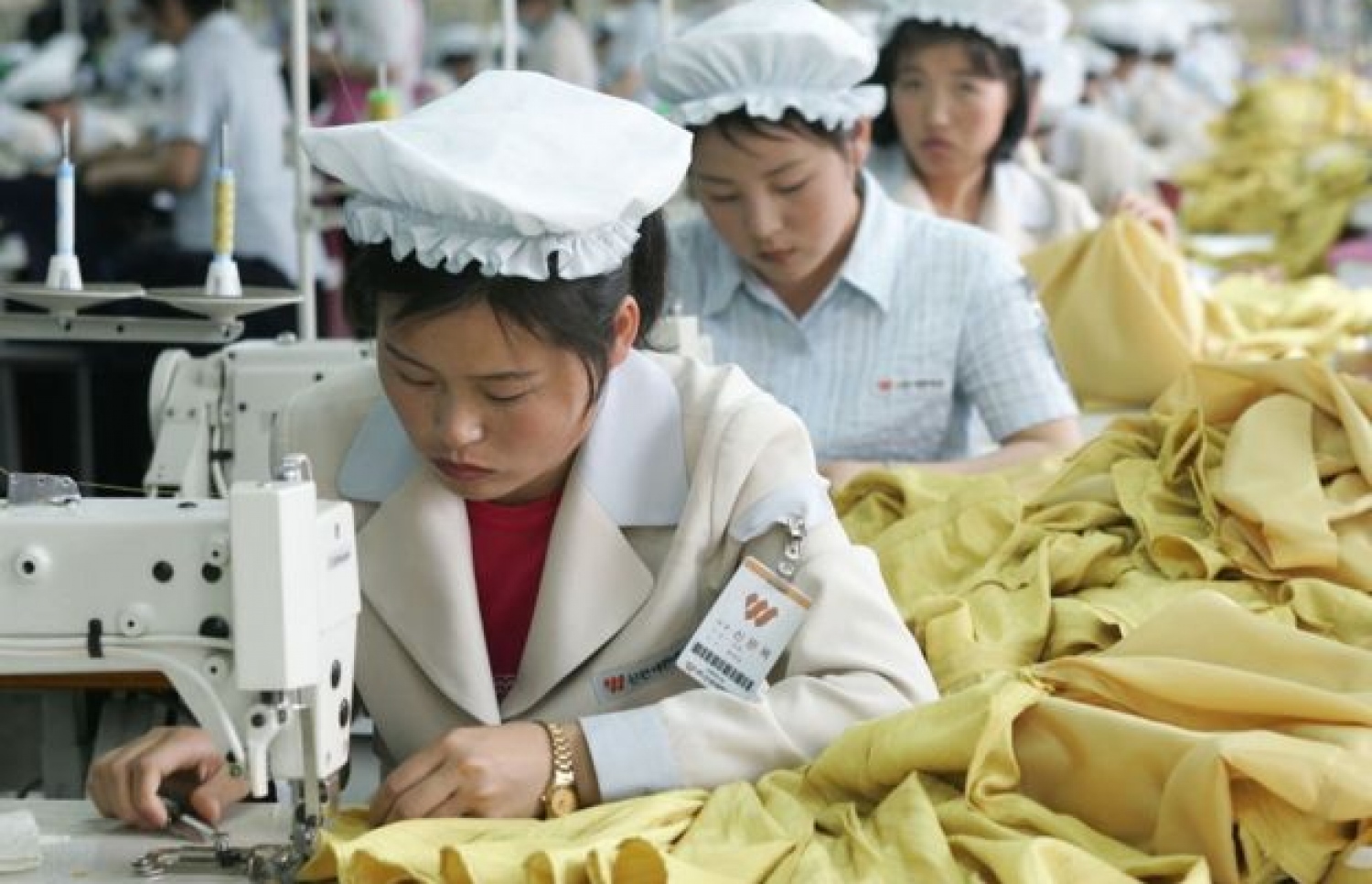 ނޯތު ކޮރެއާގެ ޓެކްސްޓައިލް އިންޑަސްޓްރީ އަކީ އެ ގައުމަށް ބޭރު ފައިސާ ލިބޭ އެންމެ ބޮޑު އެއް ވަސީލަތް. --ފޮޓޯ:ގެޓީ އިމޭޖަސް