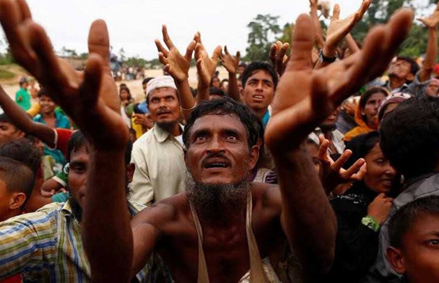 މިއަންމާގެ މުސްލިމުން އެހީއަށް އެދި އާދޭސް ކުރަނީ.