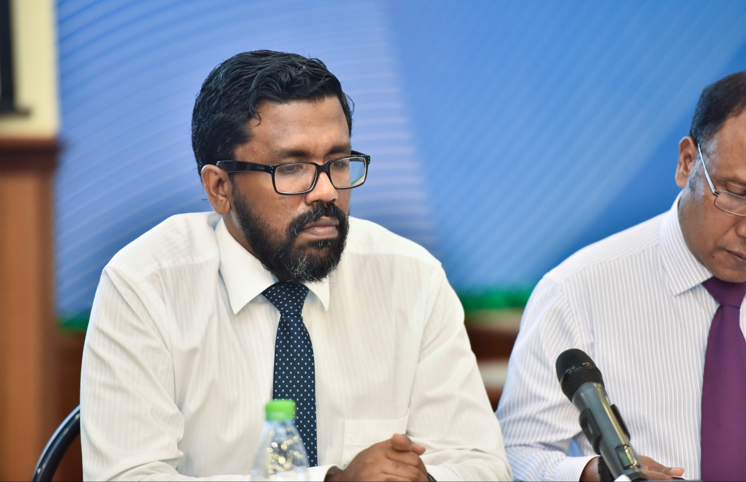 ބަނޑޮސް ރިސޯޓް: ސެޕްޓެމްބަރު 14، 2017- ފަނޑިޔާރުންގެ މަހާސިންތާގެ މިއަދުގެ ސެޝަންގައި ބައެއް ފަނޑިޔާރުން: މި މަހާސިންތާ ފެށުމުގެ ރަސްމިއްޔާތުގައި ވަނީ ފަނޑިޔާރުންނާއި ގާނޫނީ ވަކީލުންނާއި ކޯޓުތަކުގެ މުވައްޒަފުންނަށް ދާއިމީ ގޮތެއްގައި ތައުލީމާއި ތަމްރީނު ދިނުމުގައި އެހީތެރިވުމުގެ ގޮތުން ޖުޑިޝަލް އެކަޑަމީ އާއި މެލޭޝިއާގެ އިސްލާމިކް ޔުނިވާސިޓީއާ ދެމެދު އެއްބަސްވުމެއްގައި ސޮއިކޮށްފައި.---ފޮޓޯ: ނިޝާން އަލީ/މިހާރު