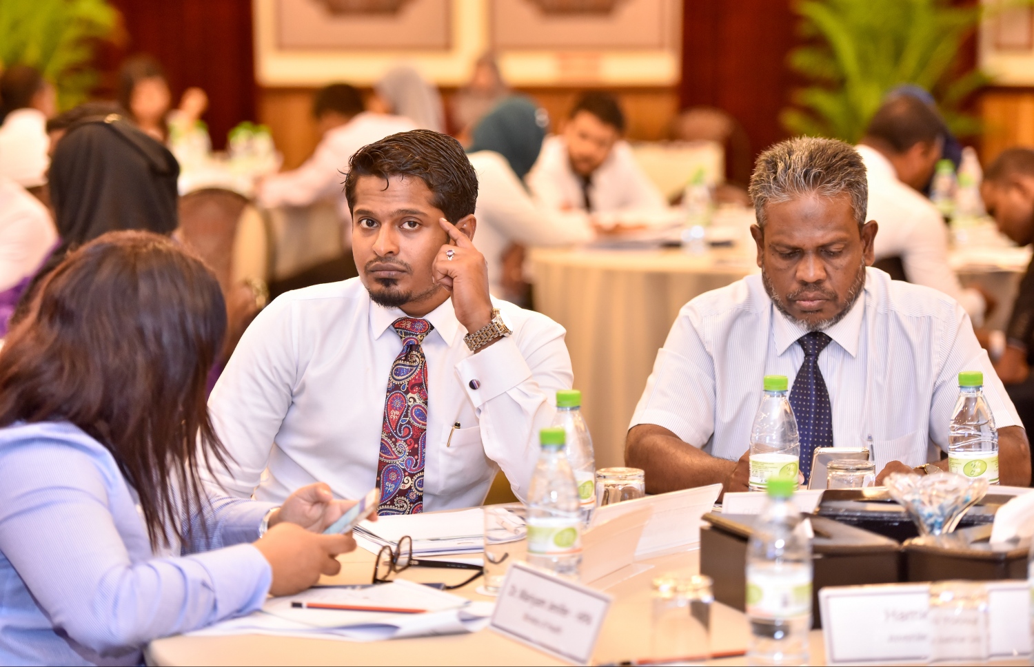 ބަނޑޮސް ރިސޯޓް: ސެޕްޓެމްބަރު 14، 2017- ފަނޑިޔާރުންގެ މަހާސިންތާގެ މިއަދުގެ ސެޝަންގެ ތެރެއިން: މި މަހާސިންތާ ފެށުމުގެ ރަސްމިއްޔާތުގައި އުއްތަމަ ފަނޑިޔާރު އަބްދުﷲ ސައީދު ވިދާޅުވީ އިލެކްޓްރޯކިން ނިޒާމެއް މެދުވެރިކޮށް ކޯޓުތަކަށް މައްސަލަ ހުށަހެޅޭނެ ގޮތެއް ހެދުމުގެ މަސައްކަތް ކުރަމުން އަންނަ ކަމަށް.---ފޮޓޯ: ނިޝާން އަލީ/މިހާރު