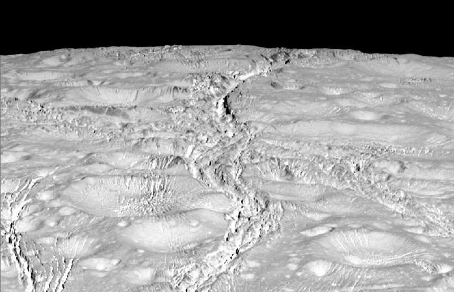 އެމެރިކާގެ ޖައްވީ އުޅަނދު ކެސީނީން ނަގާފައިވާ މި ފޮޓޯ އިން އެ ފެންނަނީ ސެޓާންގެ ހަނދު، އެންސެލަޑޫސްގެ ގަނޑުފެނުގެ ފަށަލަ