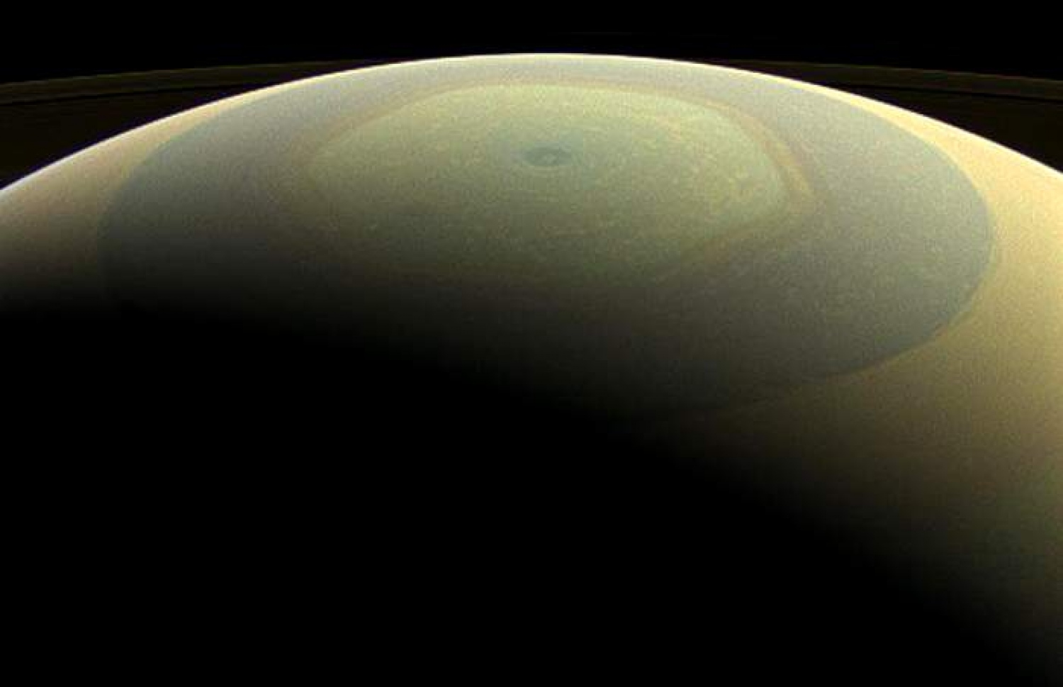 ކެސީނީން ނަގާފައިވާ ސެޓާންގެ މި ފޮޓޯ އިން އެ ފެންނަނީ ޕްލެނެޓްގެ ނޯތު ޕޯލް: މި ސަރަހައްދުގައި ވަރަށް ބިޔަ ތޫފާންތައް އުފެދިފައިވާ ކަމަށް ސައިންސްވެރިން ބުނޭ