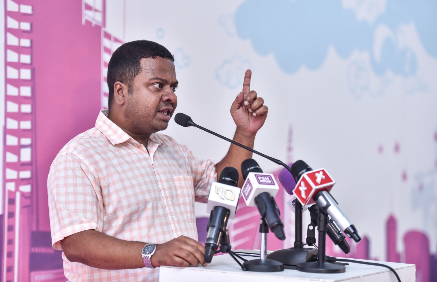 ރާއްޖެއިން ލަންކާއަށް ކަނޑައަޅާފައި ހުންނަވާ ސަފީރު މުންދު؛ .--މިހާރު ފޮޓޯ