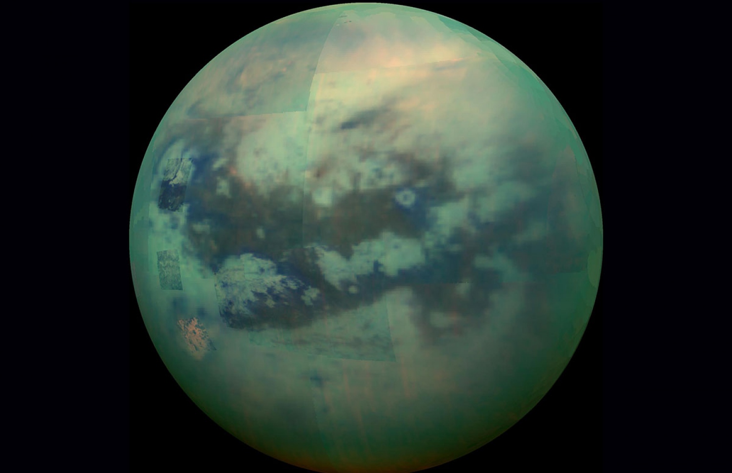 ސެޓާންގެ އެންމެ ބޮޑު ހަނދު ޓައިޓަން އަކީ ވެސް ދިރުމެއް އުފެދެން އެކަށީގެންވާ މާހައުލެއް އޮތް ތަނެއް ކަމަށް ސައިންސްވެރިން ލަފާކުރެ އެވެ. އާންމު އެއްވެސް އަލިކަމަކަށް ފޫއަޅުވާލެވޭ ވަރަށް ވުރެ އެޓްމޮސްފިއާ ބޯވެފައި ފުސްކޮށް އޮތް ނަމަވެސް، އިންފްރާރެޑް ބޭނުންކޮށްގެން ނެގި މި ފޮޓޯ އިން ޓައިޓަންގައި ދިޔާ މީތޭންގެ ކަނޑުތައް ދެމިފައިވާތަން ފެނެ އެވެ.