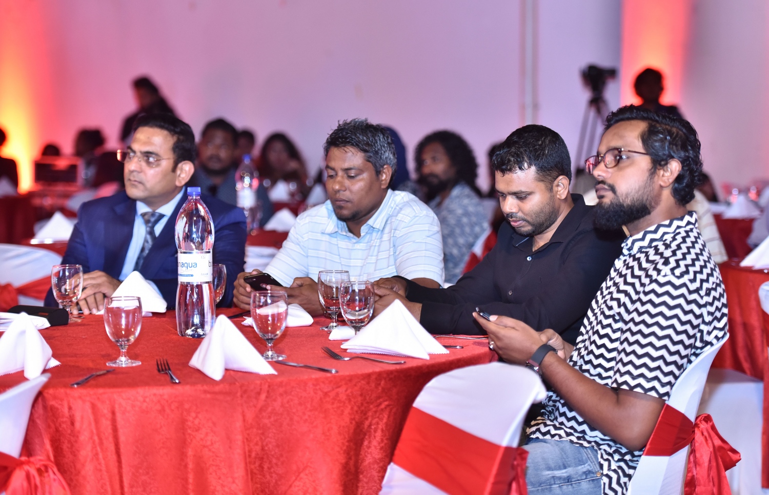 ސެޕްޓެމްބަރު 16، 2017- ކޮކާ ކޯލާގެ އުފެއްދުންތަކަށް އޮންލައިންކޮށް އޯޑަރު ކުރެވޭ "ކޯކް 2 ހޯމް" އެޕްލިކޭޝަން ލޯންޗު ކުރުމަށް ބޭއްވި ހަފްލާގެ ތެރެއިން.---ފޮޓޯ: ހުސެއިން ވަހީދު/މިހާރު