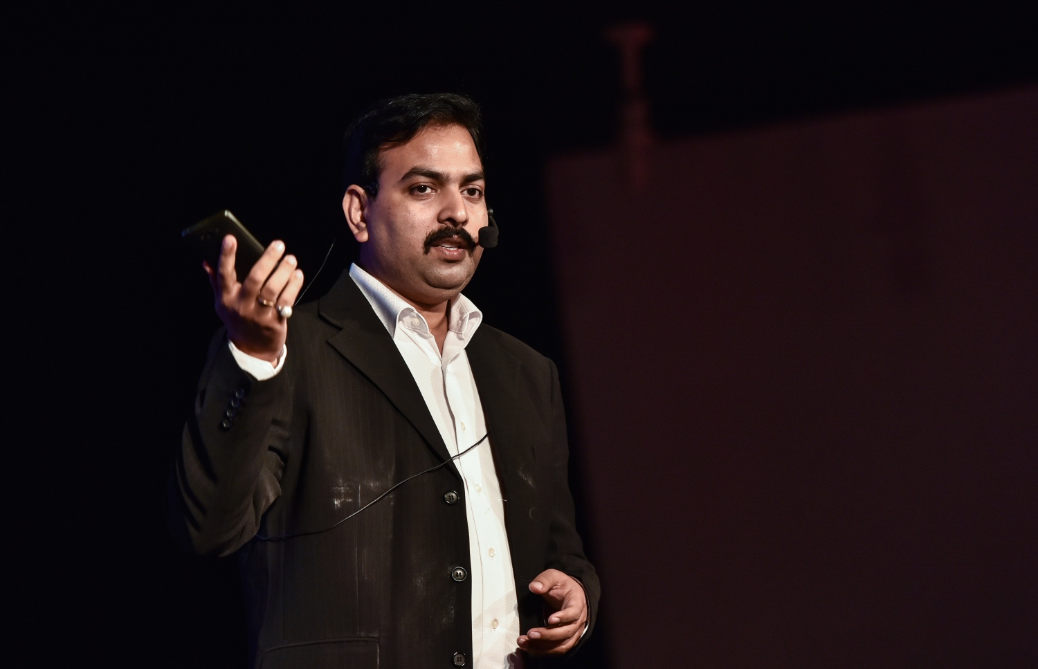 ސެޕްޓެމްބަރ 16، 2017- ކޮކާ ކޯލާގެ އުފެއްދުންތަކަށް އޮންލައިންކޮށް އޯޑަރު ކުރެވޭ "ކޯކް 2 ހޯމް" އެޕްލިކޭޝަން ލޯންޗު ކުރުމަށް ބޭއްވި ހަފްލާގެ ތެރެއިން.---ފޮޓޯ: ހުސެއިން ވަހީދު/މިހާރު