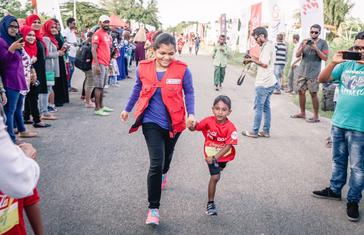 ހިތަދޫ، އައްޑޫ ސިޓީ (ސެޕްޓެމްބަރު 17) – ކޮކާކޯލާ ޓީއެފްޖީ "ރަން އިން އައްޑޫ" އިވެންޓުގެ ތެރެއިން. –ފޮޓޯ: އިބްރާހިމް އުޝާފަތު