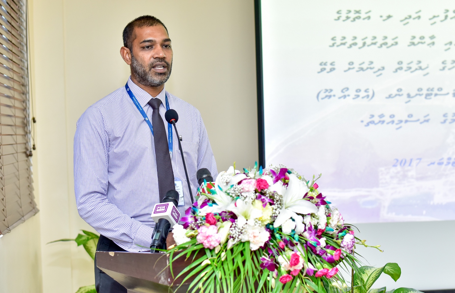 މާލެ އާއި ކުޅުދުއްފުއްޓާއި ލ. އަތޮޅަށް ބަހުގެ ޚިދުމަތް ދިނުމަށް އެމްޕީއެލްއާ ހަވާލުކުރުމުގެ އެއްބަސްވުމުގައި ސޮއިކުރުމުގެ ރަސްމިއްޔާތުގައި އެ ކުންފުނީގެ ސީއީއޯ ހަލީމް ވާހަކަ ދައްކަވަނީ.---ފޮޓޯ: ނިޝާން އަލީ/މިހާރު