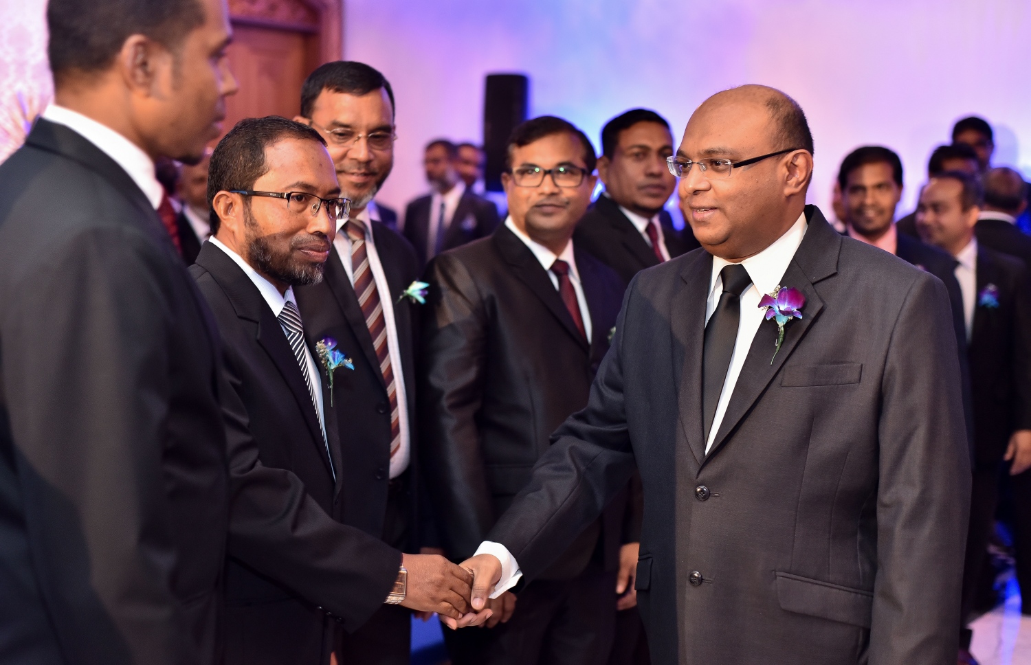 މާލެ: ސެޕްޓެމްބަރު 18، 2017- ސުޕްރީމް ކޯޓުގެ އަހަރީ ދުވަސް ފާހަގަކުރުމަށް އެ ކޯޓުގައި ބޭއްވި ހަފުލާގައި އުއްތަމަ ފަނޑިޔާރު އަބްދުﷲ ސައީދު ގާނޫނީ ދާއިރާގެ ބައެއް ބޭފުޅުންނާ ސަލާމް ކުރައްވަނީ.---ފޮޓޯ: ނިޝާން އަލީ/މިހާރު