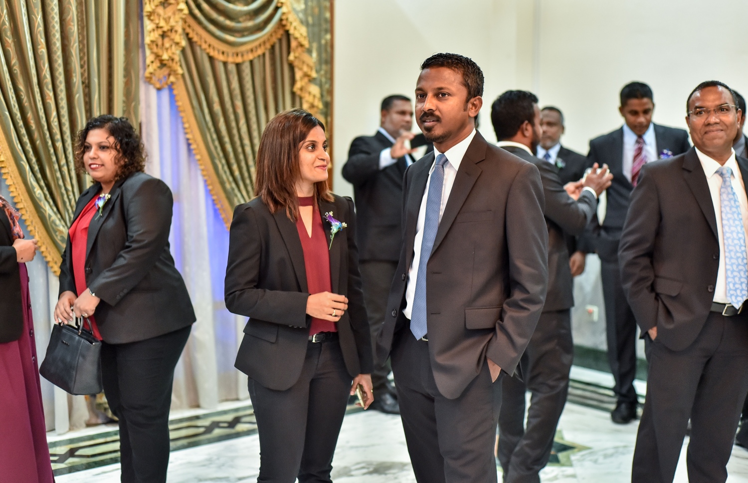 މާލެ: ސެޕްޓެމްބަރު 18، 2017- ސުޕްރީމް ކޯޓުގެ އަހަރީ ދުވަސް ފާހަގަކުރުމަށް އެ ކޯޓުގައި ބޭއްވި ހަފުލާގައި ގާނޫނީ ދާއިރާގެ ބައެއް ބޭފުޅުން ބައިވެރިވެވަޑައިގަންނަވަނީ.---ފޮޓޯ: ނިޝާން އަލީ/މިހާރު