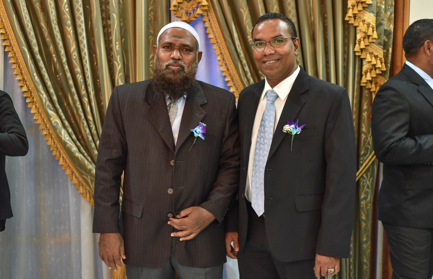 މާލެ: ސެޕްޓެމްބަރު 19، 2017: ގާނޫނީ ދާއިރާގެ ބައެއް ބޭފުޅުންނާ އުއްތަމަ ފަނޑިޔާރު އަބްދުﷲ ސައީދު ބައްދަލު ކުރެއްވުމަށް ސުޕްރީމް ކޯޓުގައި ބޭއްވި ހަފުލާއެއްގައި، މާލޭ ކޯޓުތަކުގެ ބައެއް ފަނޑިޔާރުންނާއި ބައެއް ވަކީލުން ބައިވެރިވެ ވަޑައިގަންނަވަނީ-..މިހާރު ފޮޓޯ/ނިޝާން އަލީ