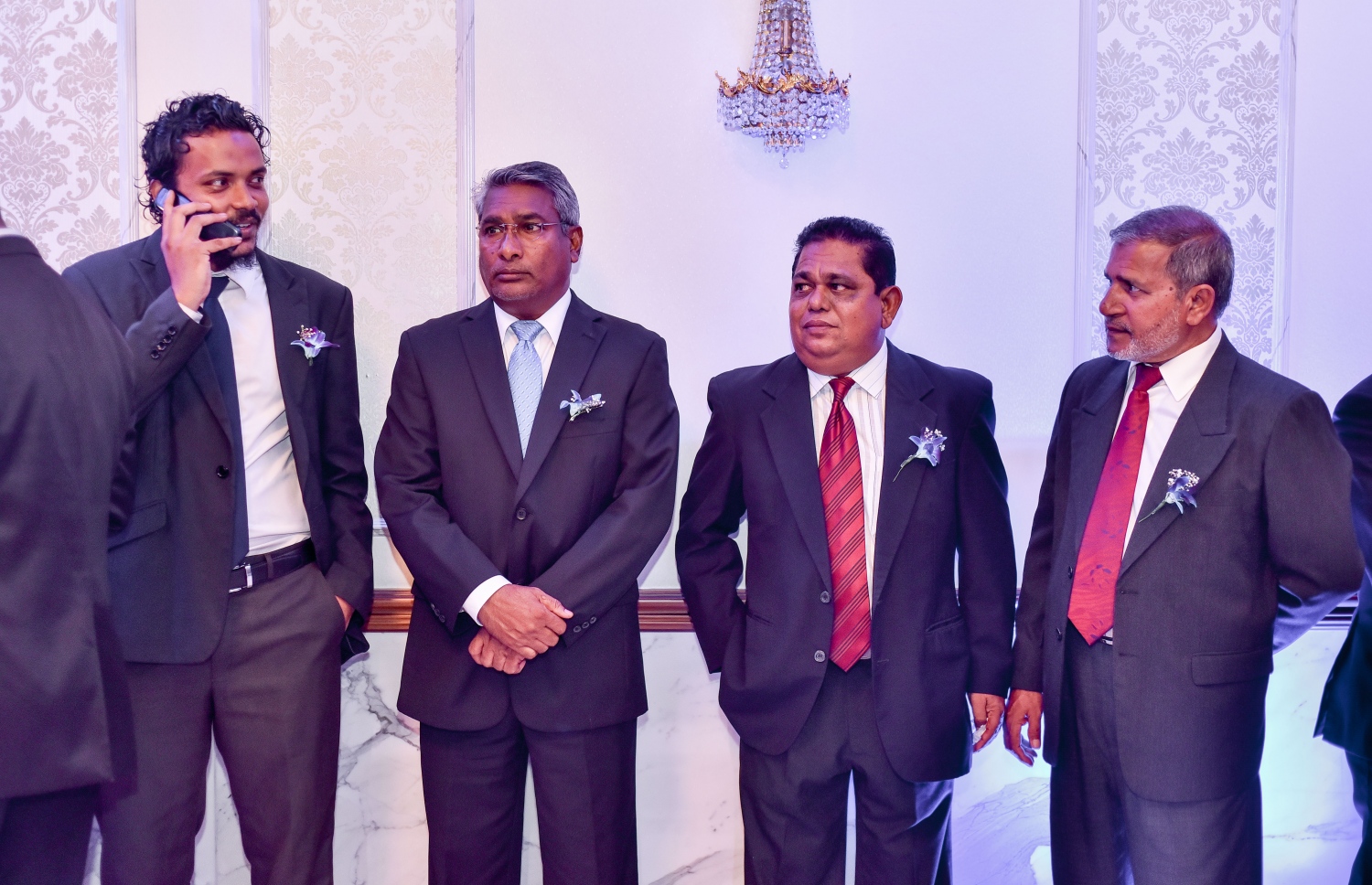 މާލެ: ސެޕްޓެމްބަރު 18، 2017- ސުޕްރީމް ކޯޓުގެ އަހަރީ ދުވަސް ފާހަގަކުރުމަށް އެ ކޯޓުގައި ބޭއްވި ހަފުލާގައި ގާނޫނީ ދާއިރާގެ ބައެއް ބޭފުޅުން ބައިވެރިވެވަޑައިގަންނަވަނީ.---ފޮޓޯ: ނިޝާން އަލީ/މިހާރު