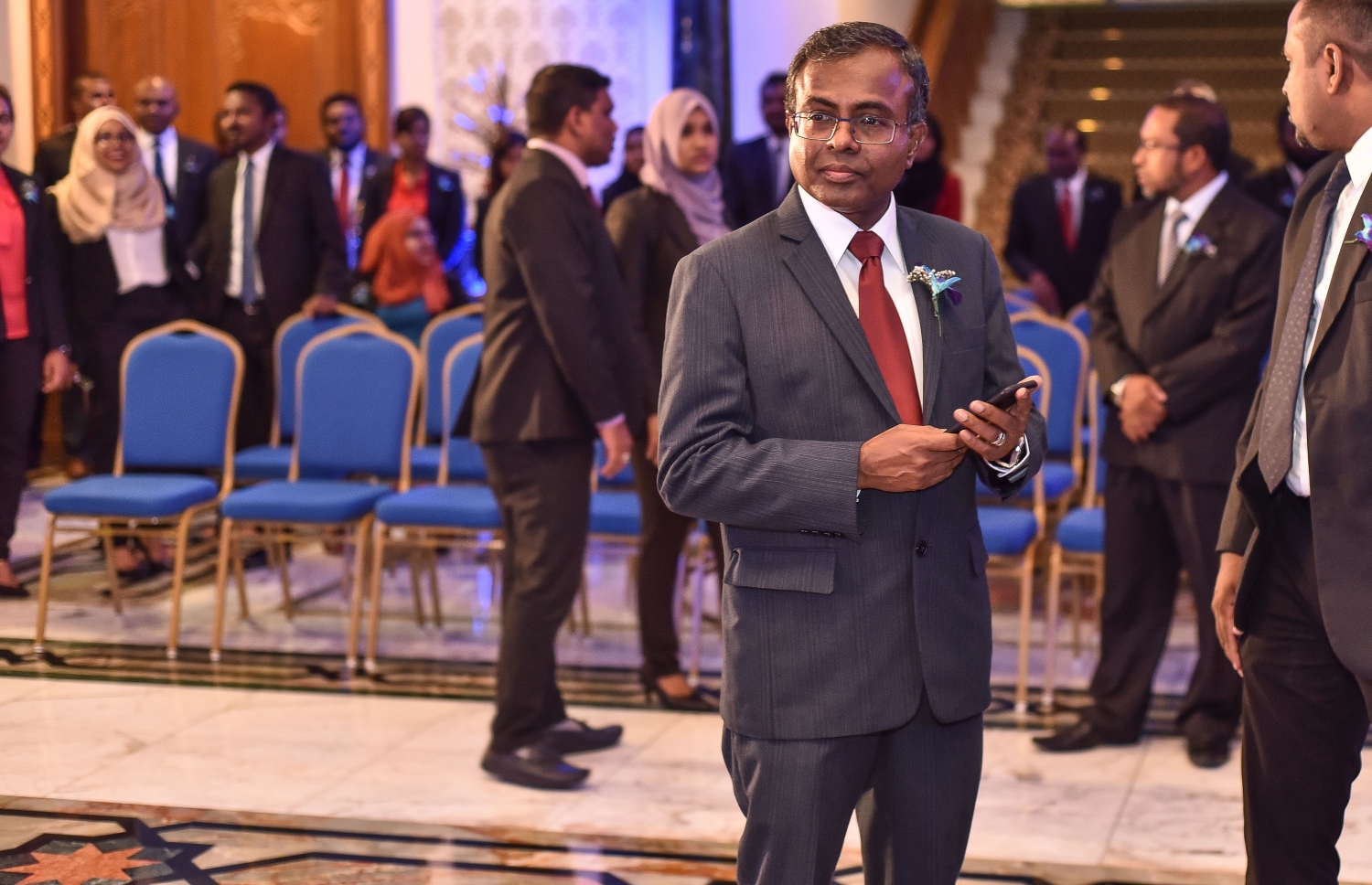 މާލެ: ސެޕްޓެމްބަރު 18، 2017- ސުޕްރީމް ކޯޓުގެ އަހަރީ ދުވަސް ފާހަގަކުރުމަށް އެ ކޯޓުގައި ބޭއްވި ހަފުލާގައި ސުޕްރީމް ކޯޓުގެ ފަނޑިޔާރު ޑރ. އަހުމަދު އަބްދުﷲ ދީދީ އާއި އެހެން ބައެއް ބޭފުޅުން ބައިވެރިވެވަޑައިގަންނަވަނީ.---ފޮޓޯ: ނިޝާން އަލީ/މިހާރު