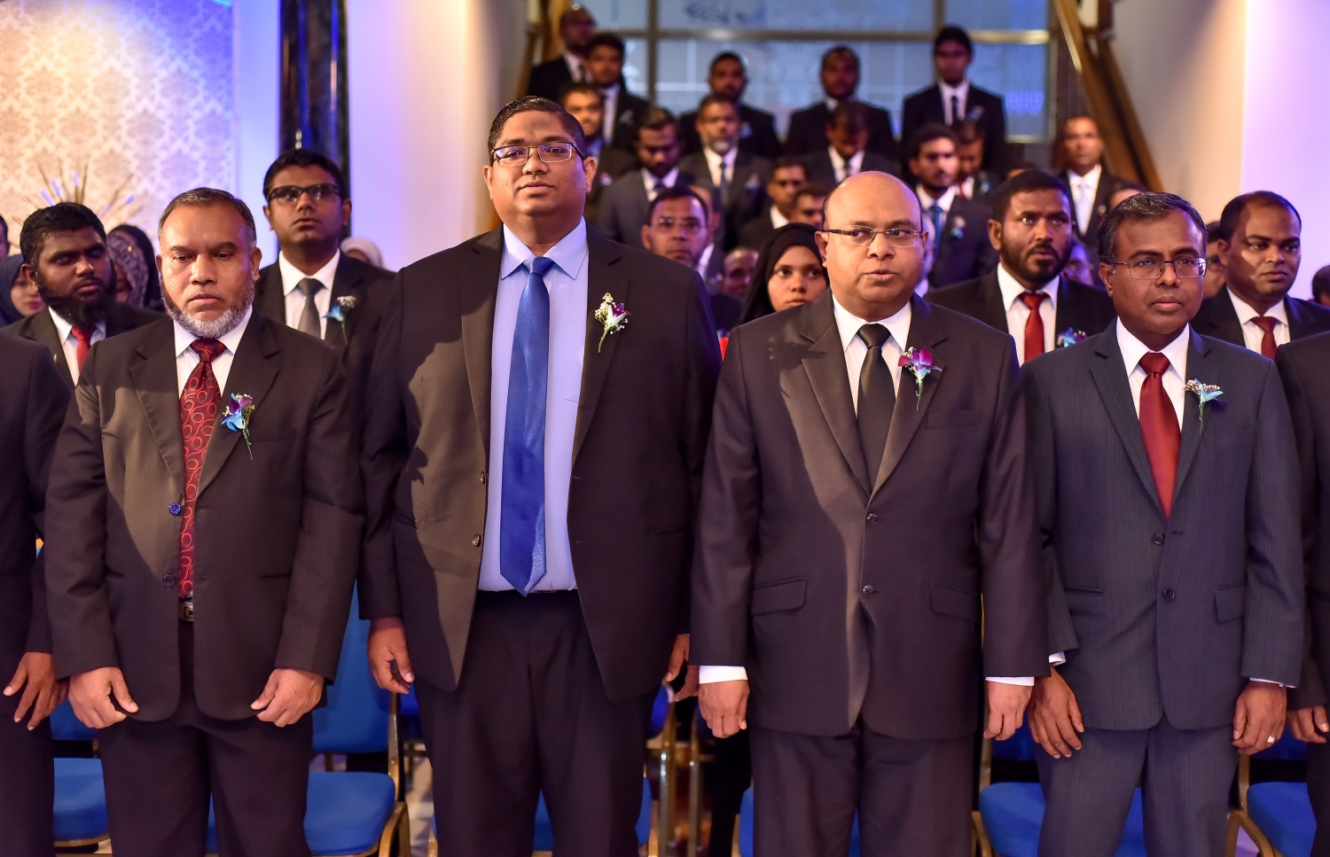 މާލެ: ސެޕްޓެމްބަރު 18، 2017- ސުޕްރީމް ކޯޓުގެ އަހަރީ ދުވަސް ފާހަގަކުރުމަށް އެ ކޯޓުގައި ބޭއްވި ބައްދަލުވުމުގައި އުއްތަމަ ފަނޑިޔާރު އަބްދުﷲ ސައީދާއި ބަންޑާރަ ނައިބު އަނިލް އާއި ގާނޫނީ ދާއިރާގެ ބައެއް އެހެން ބޭފުޅުން ފޮޓޯއަކަށް ހުއްޓިވަޑައިގެން.---މިހާރު ފޮޓޯ: ނިޝާން އަލީ