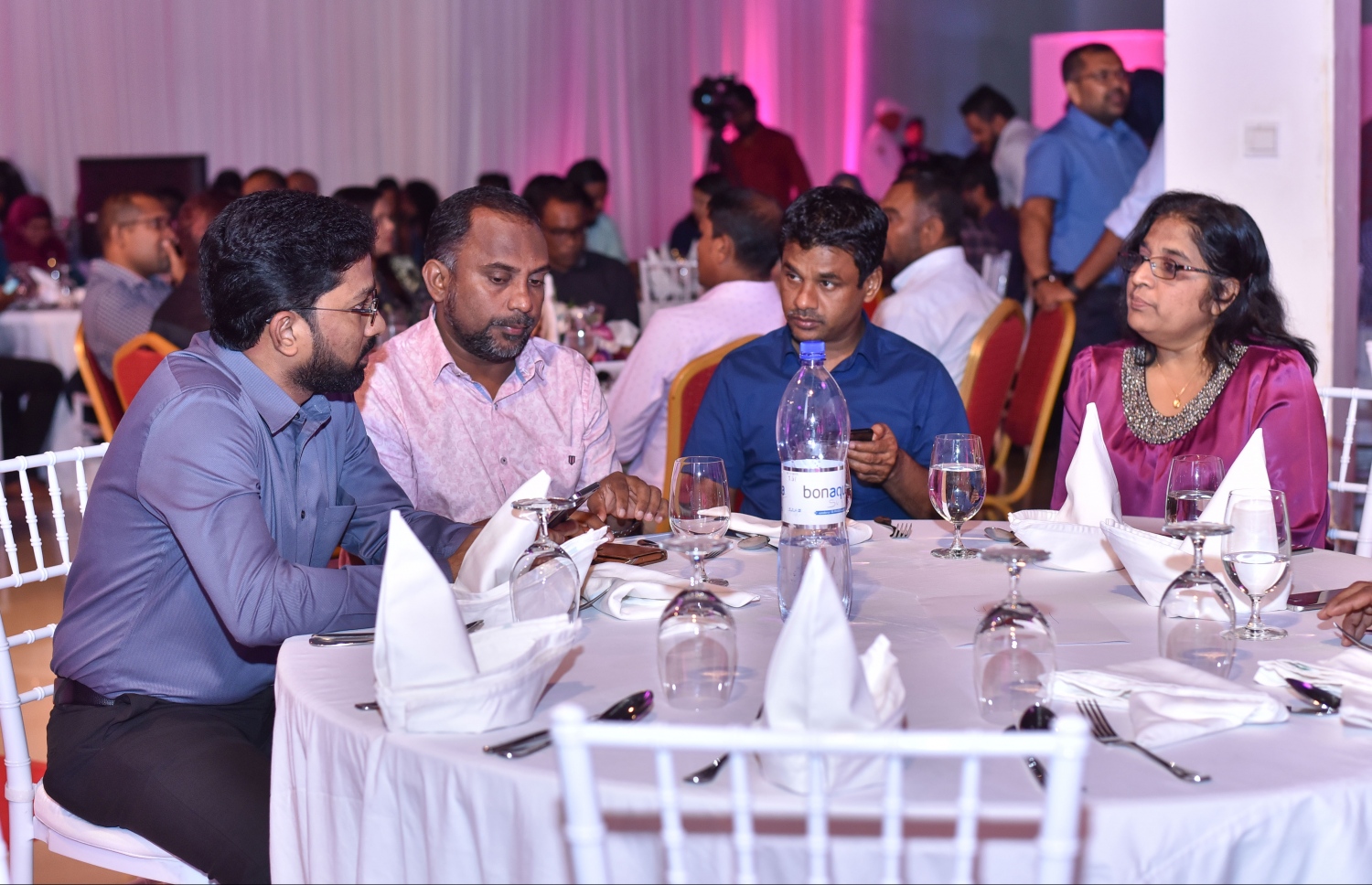 ސެޕްޓެމްބަރު 18، 2017- ޕީޕީއެމުން އިސް ނަގައިގެން ޒުވާނުންނަށް ޚާއްސަކޮށްގެން ބާއްވާ ކުޅިވަރު މުބާރާތް، "ވައި18 ފިއެސްޓާ" އިފްތިތާހު ކުރުމަށް ބޭއްވި ހަފުލާގައި (ކ-ވ) ރައީސް އޮފީހުގެ ލީގަލް މިނިސްޓަރު އާޒިމާ ޝަކޫރު، ހެލްތު މިނިސްޓަރު ނާޒިމް، އިސްލާމިކް މިނިސްޓަރު ޒިޔާދު އަދި ހޯމް މިނިސްޓަރު އަޒްލީން ބައިވެރިވެވަޑައިގަންނަވަނީ.---ފޮޓޯ: ހުސެއިން ވަހީދު/މިހާރު