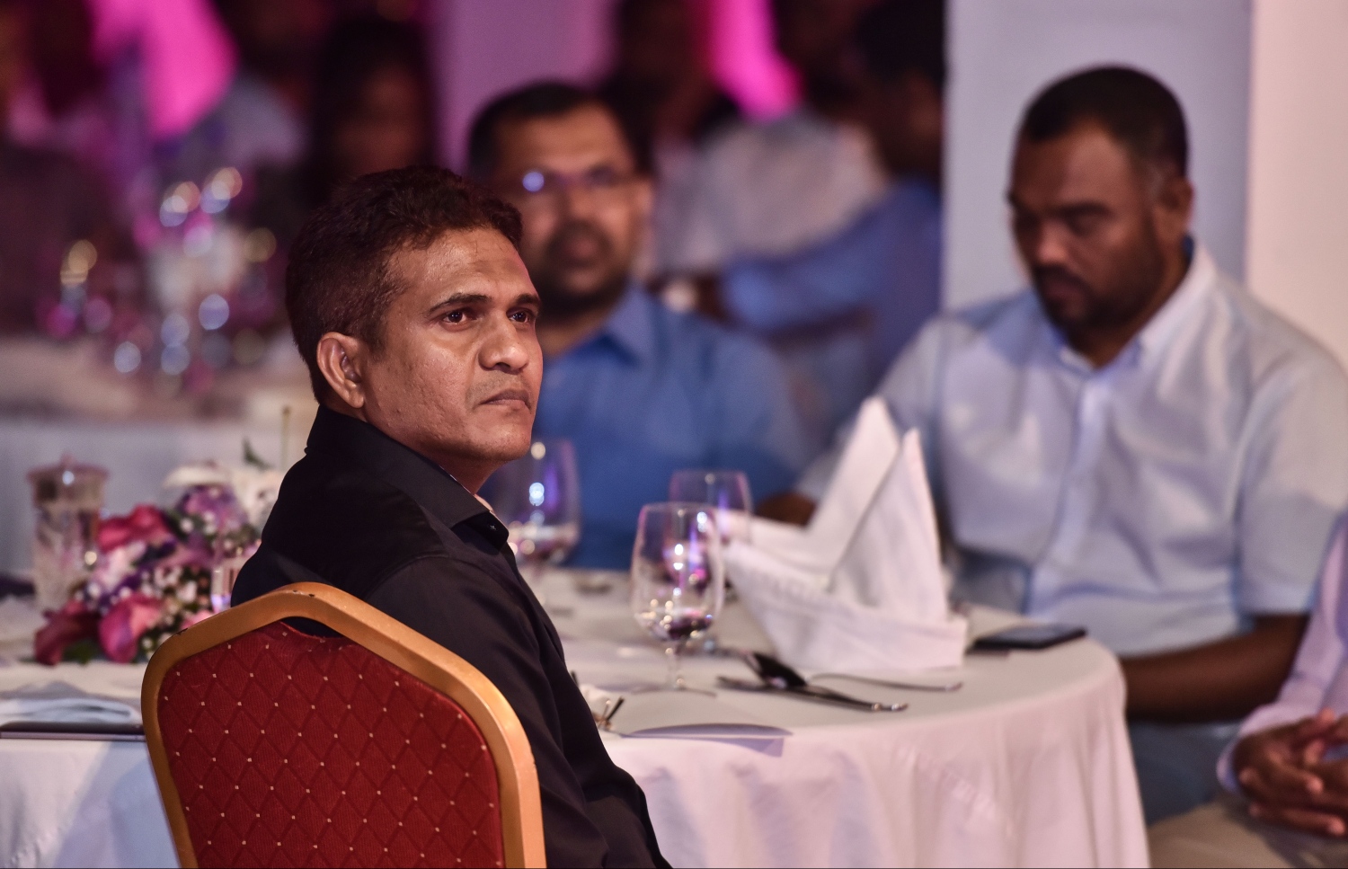 ސެޕްޓެމްބަރު 18، 2017- ޕީޕީއެމުން އިސް ނަގައިގެން ޒުވާނުންނަށް ޚާއްސަކޮށްގެން ބާއްވާ ކުޅިވަރު މުބާރާތް، "ވައި18 ފިއެސްޓާ" އިފްތިތާހު ކުރުމަށް ބޭއްވި ހަފުލާގައި، އެ ޕާޓީގެ ޕާލަމެންޓްރީ ގުރޫޕުގެ ލީޑަރު ވިލިމާލެ ދާއިރާގެ މެމްބަރު އަހުމަދު ނިހާން ބައިވެރިވެވަޑައިގަންނަވަނީ.---ފޮޓޯ: ހުސެއިން ވަހީދު/މިހާރު