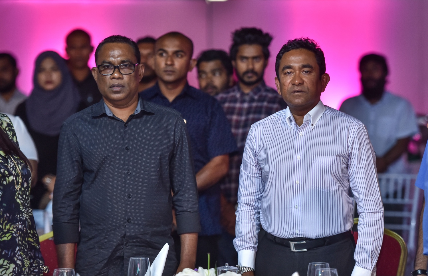 ސެޕްޓެމްބަރު 18، 2017- ޕީޕީއެމުން އިސް ނަގައިގެން ޒުވާނުންނަށް ޚާއްސަކޮށްގެން ބާއްވާ ކުޅިވަރު މުބާރާތް، "ވައި18 ފިއެސްޓާ" އިފްތިތާހު ކުރުމަށް ބޭއްވި ހަފުލާގައި ރައީސް ޔާމީނާއި ޕީޕީއެމްގެ ނައިބު ރައީސް އަބްދުއްރަހީމް އަބްދުﷲ ބައިވެރިވެވަޑައިގަންނަވަނީ.---ފޮޓޯ: ހުސެއިން ވަހީދު/މިހާރު