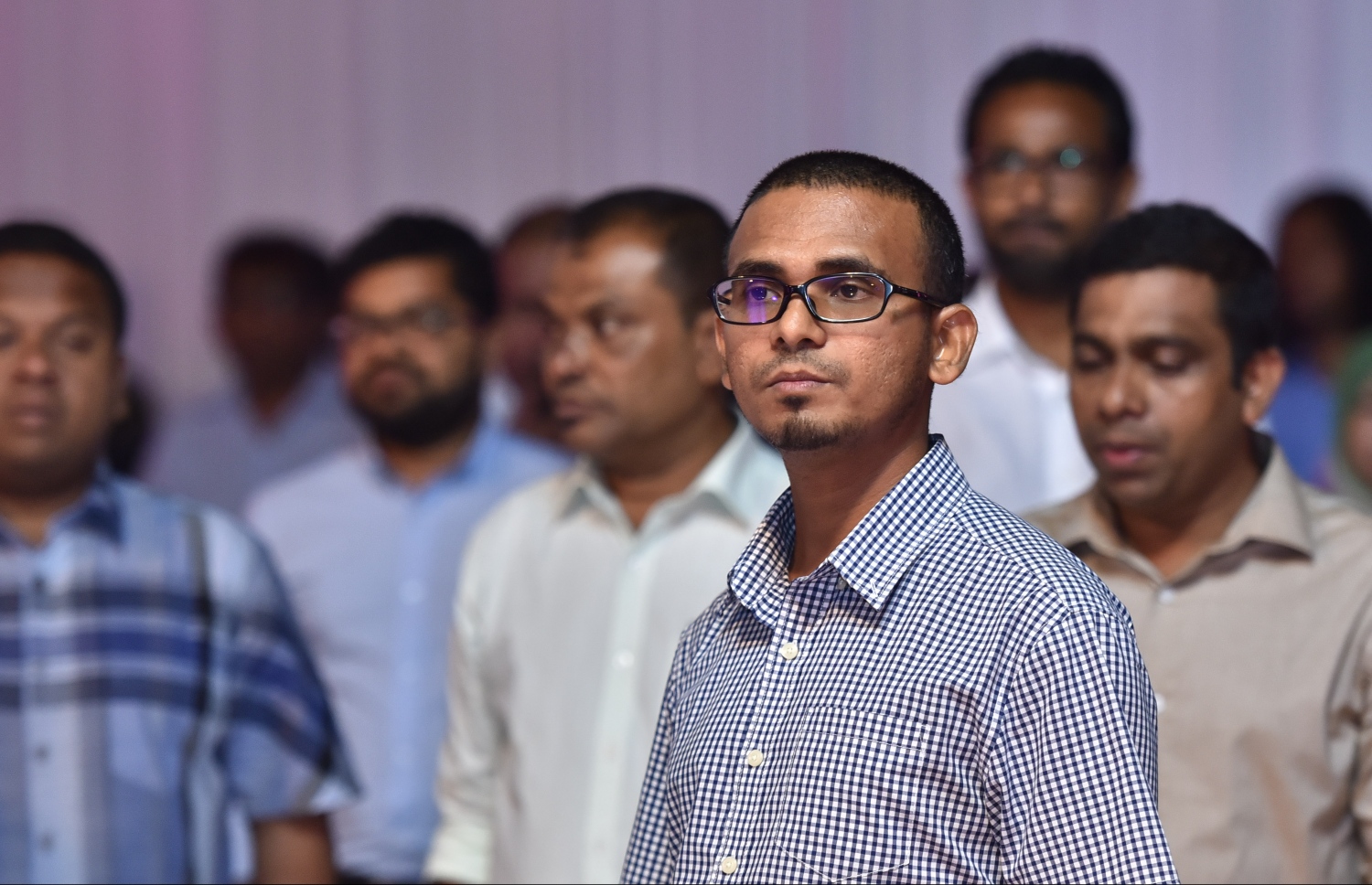 ސެޕްޓެމްބަރު 18، 2017- ޕީޕީއެމުން އިސް ނަގައިގެން ޒުވާނުންނަށް ޚާއްސަކޮށްގެން ބާއްވާ ކުޅިވަރު މުބާރާތް، "ވައި18 ފިއެސްޓާ" އިފްތިތާހު ކުރުމަށް ބޭއްވި ހަފުލާގައި ފިނޭންސް މިނިސްޓަރު އަހުމަދު މުނައްވަރު ބައިވެރިވެވަޑައިގަންނަވަނީ.---ފޮޓޯ: ހުސެއިން ވަހީދު/މިހާރު