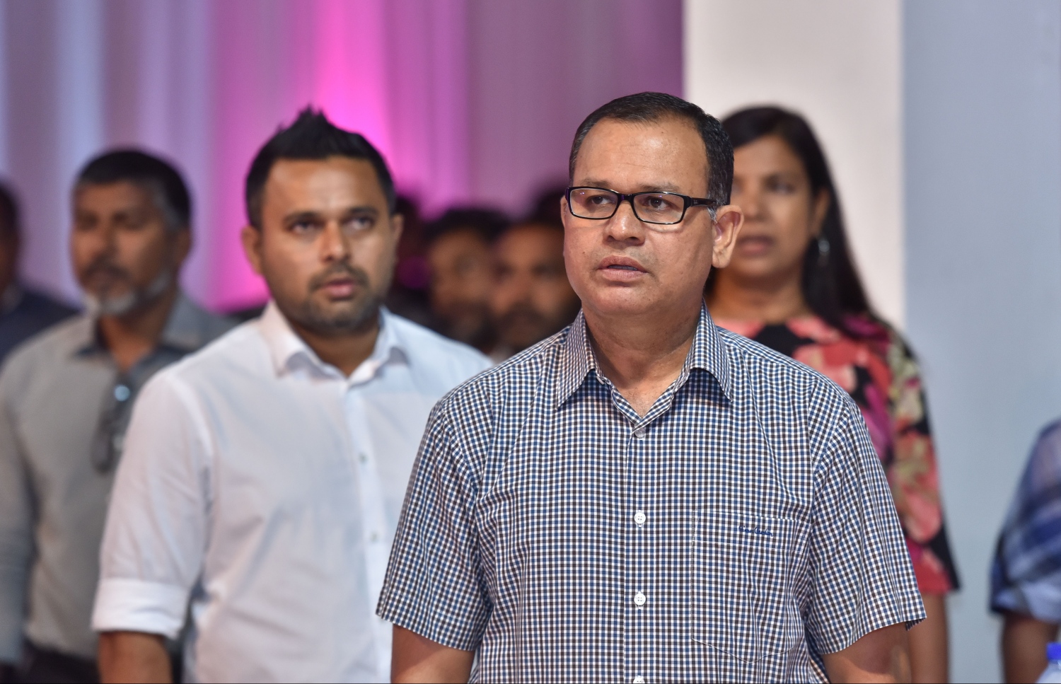 ސެޕްޓެމްބަރު 18، 2017- ޕީޕީއެމުން އިސް ނަގައިގެން ޒުވާނުންނަށް ޚާއްސަކޮށްގެން ބާއްވާ ކުޅިވަރު މުބާރާތް، "ވައި18 ފިއެސްޓާ" އިފްތިތާހު ކުރުމަށް ބޭއްވި ހަފުލާގައި ޑިފެންސް މިނިސްޓަރު އާދަމް ޝަރީފް ބައިވެރިވެވަޑައިގަންނަވަނީ.---ފޮޓޯ: ހުސެއިން ވަހީދު/މިހާރު