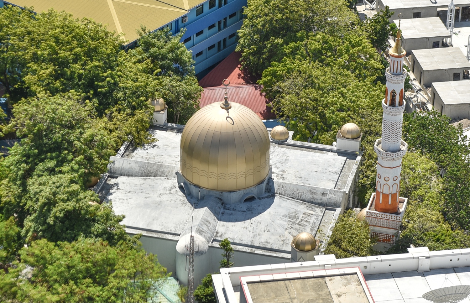 މި ފޮޓޯ އިން ފެންނަނީ މާފަންނު އަޑު ކައިރީގައި އިމާރާތް ކޮށްފައިވާ ވިޔަފާރިވެރިންގެ މިސްކިތުގެ ނަމުގައި މަޝްހޫރު ވެފައިވާ މިސްކިތް.---ފޮޓޯ: ހުސެއިން ވަހީދު/މިހާރު