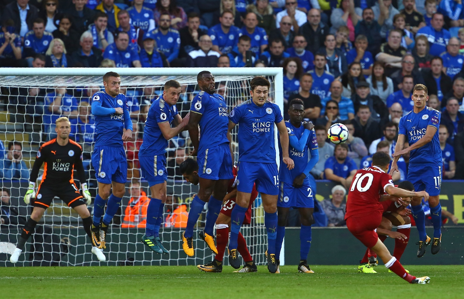 ރޭގެ މެޗުގައި ކުޓީނިއޯ ހިލޭ ޖެހުން ފޮނުވާލަނީ.-- ފޮޓޯ: އޭއެފްޕީ