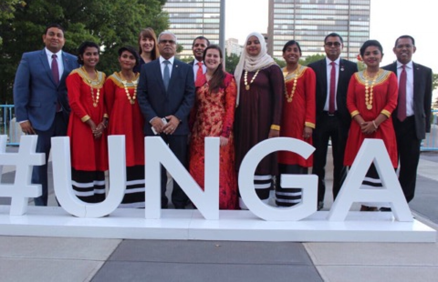 އދ. އަށް މިފަހަރު ދިޔަ ދިވެހި ވަފުދު ފޮޓޯއަކަށް ހުއްޓި -- ފޮޓޯ: ފޮރިން މިނިސްޓްރީ