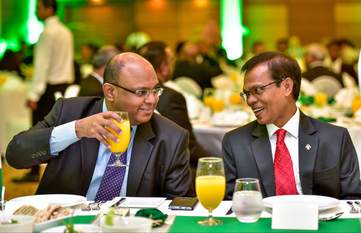 ކުރުނބާ މޯލްޑިވްސް: ސެޕްޓެމްބަރު 24، 2017- ސައޫދީ އަރަބިއްޔާގެ ގައުމީ ދުވަސް ފާހަގަ ކުރުމަށް ބޭއްވި ހަފުލާގައި، ރާއްޖޭގެ ރައްޔިތުންގެ މަޖިލީހުގެ ރައީސް އަބްދުﷲ މަސީހް (ކ) އަދި އުއްތަމަ ފަނޑިޔާރު އަބްދުﷲ ސައީދު ބައިވެރިވެވަޑައިގަންނަވަނީ.--- ފޮޓޯ: ނިޝާން އަލީ/މިހާރު