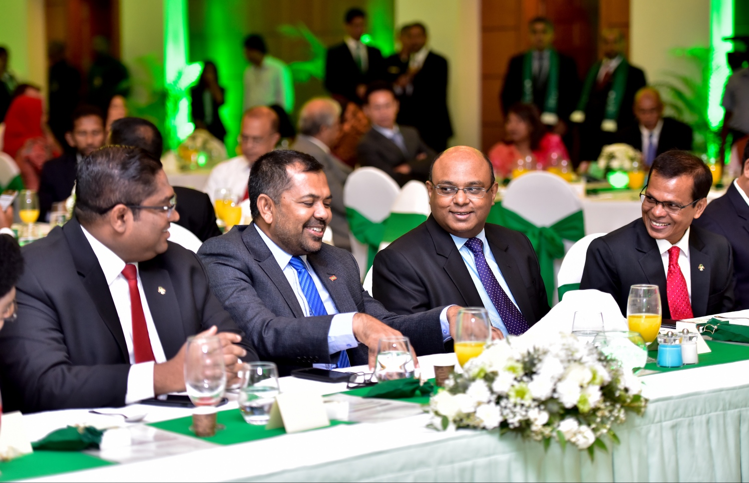 ކުރުނބާ މޯލްޑިވްސް: ސެޕްޓެމްބަރު 24، 2017- ސައޫދީ އަރަބިއްޔާގެ ގައުމީ ދުވަސް ފާހަގަ ކުރުމަށް ބޭއްވި ހަފުލާގައި، (ކ-ވ) ރައްޔިތުންގެ މަޖިލީހުގެ ރައީސް އަބްދުﷲ މަސީހް އާއި އުއްތަމަ ފަނޑިޔާރު އަބްދުﷲ ސައީދާއި ޓޫރިޒަމް މިނިސްޓަރު މޫސާ ޒަމީރު އަދި ބަންޑާރަ ނައިބު މުހައްމަދު އަނިލް ބައިވެރިވެވަޑައިގަންނަވަނީ.---ފޮޓޯ: ނިޝާން އަލީ/މިހާރު