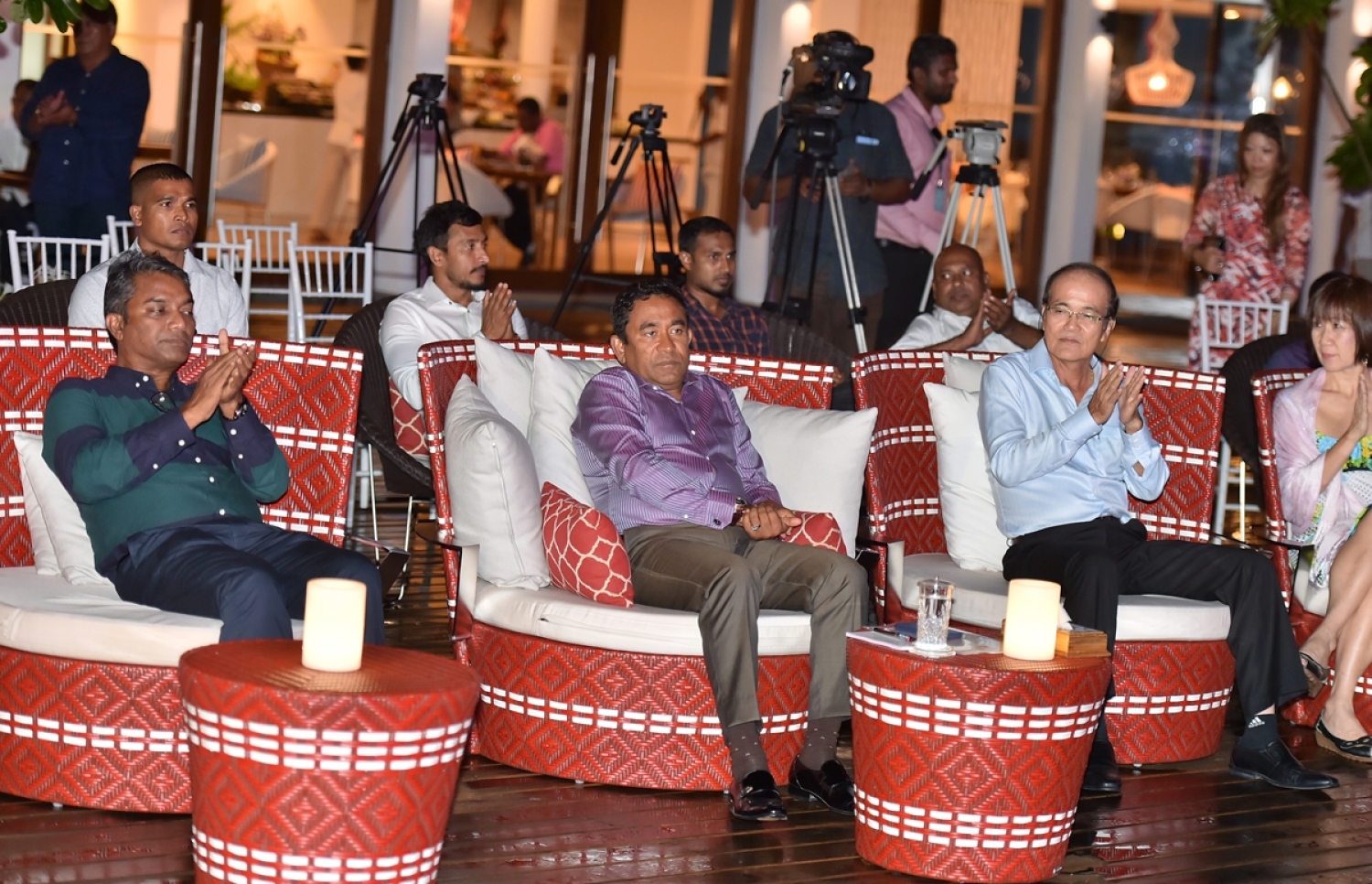 ކޫއްޑޫގައި ގާއިމްކުރި މާކިއޯ ކޫއްޑޫ ހޮޓެލް ރަސްމީކޮށް ހުޅުވުމަށް މިރޭ ބޭއްވި ރަސްމިއްޔާތުގައި ރައީސް ޔާމީން (މ) ބައިވެރިވެވަޑައިގަންނަވަނީ.---ފޮޓޯ: ރައީސް އޮފީސް