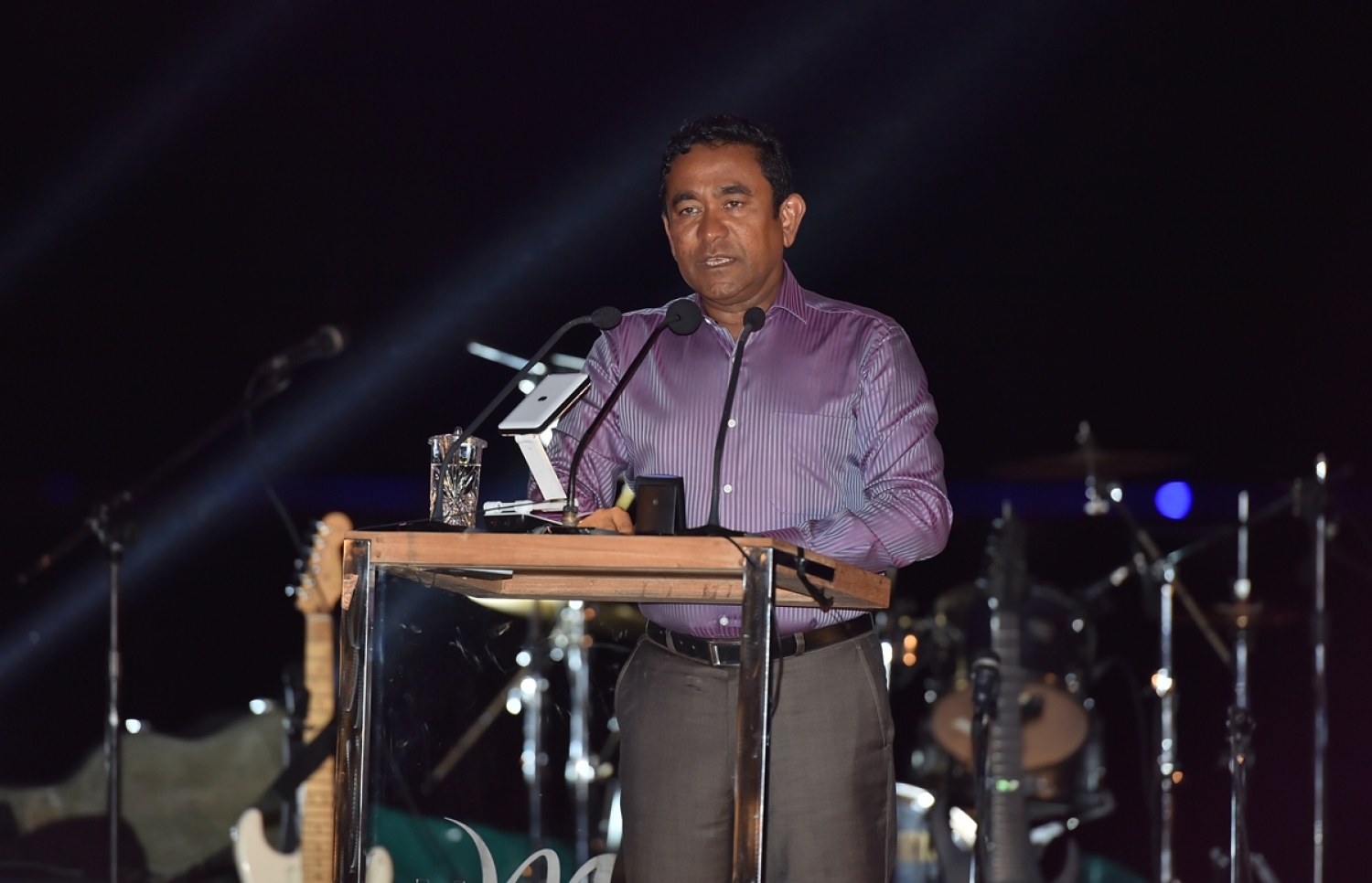 ކޫއްޑޫގައި ގާއިމްކުރި މާކިއޯ ކޫއްޑޫ ހޮޓެލް ރަސްމީކޮށް ހުޅުވުމަށް މިރޭ ބޭއްވި ރަސްމިއްޔާތުގައި ރައީސް ޔާމީން ވާހަކަފުޅު ދައްކަވަނީ.---ފޮޓޯ: ރައީސް އޮފީސް