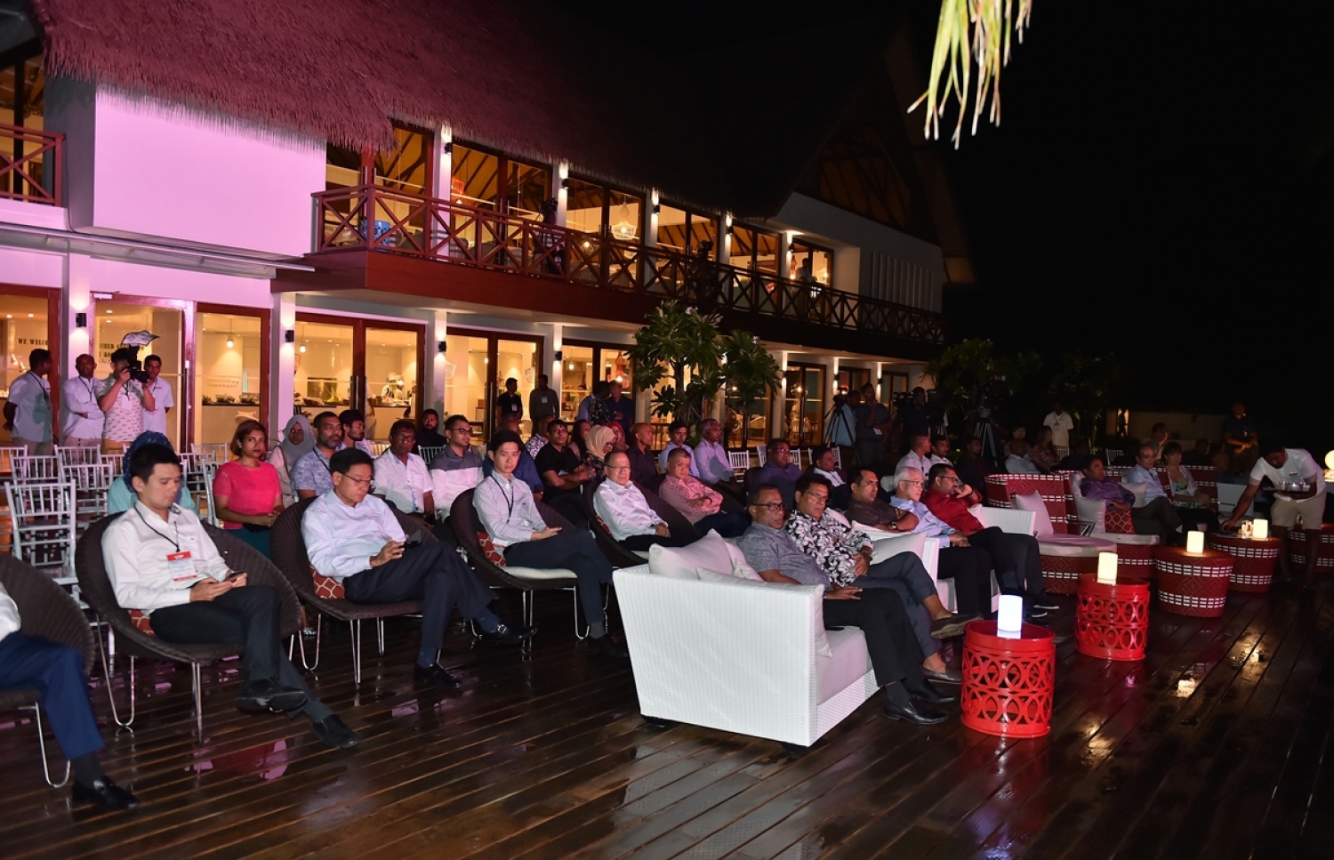 މާކިއޯ ކޫއްޑޫ ހޮޓެލް: ސެޕްޓެމްބަރު 25، 2017- ގއ. ކޫއްޑޫގައި ގާއިމްކުރި "މާކިއޯ ކޫއްޑޫ ހޮޓެލް" ރަސްމީކޮށް ހުޅުވުމަށް ބޭއްވި ރަސްމިއްޔާތުގެ ތެރެއިން.---ފޮޓޯ: ރައީސް އޮފީސް