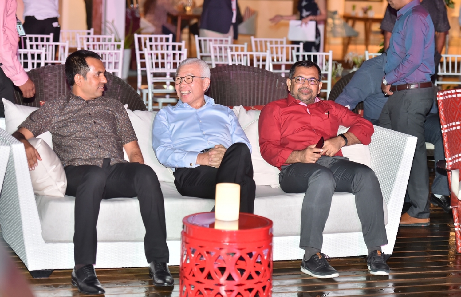 މާކިއޯ ކޫއްޑޫ ހޮޓެލް: ސެޕްޓެމްބަރު 25، 2017- ގއ. ކޫއްޑޫގައި ގާއިމްކުރި "މާކިއޯ ކޫއްޑޫ ހޮޓެލް" ރަސްމީކޮށް ހުޅުވުމަށް ބޭއްވި ރަސްމިއްޔާތުގައި ޓޫރިޒަމް މިނިސްޓަރު ޒަމީރު (ކ) އަދި އިކޮނޮމިކް މިނިސްޓަރު ސައީދު (ވ).---ފޮޓޯ: ރައީސް އޮފީސް