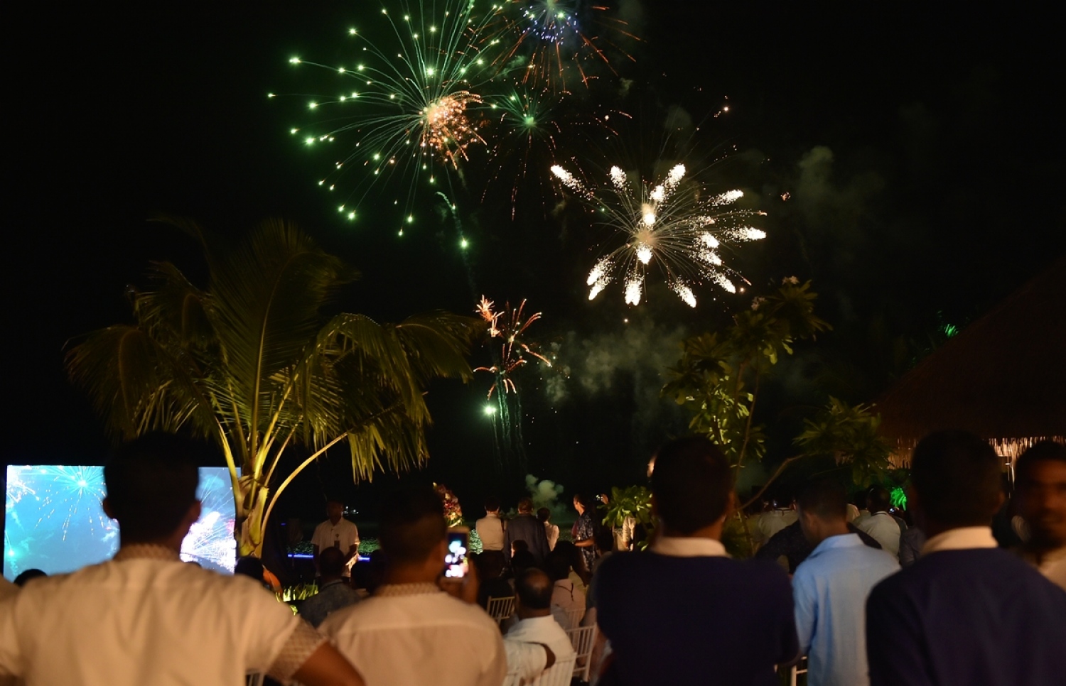 މާކިއޯ ކޫއްޑޫ ހޮޓެލް: ސެޕްޓެމްބަރު 25، 2017- ގއ. ކޫއްޑޫގައި ގާއިމްކުރި "މާކިއޯ ކޫއްޑޫ ހޮޓެލް" ރަސްމީކޮށް ހުޅުވުމުގެ ރަސްމިއްޔާތުގައި ހަވާއަރުވަނީ.---ފޮޓޯ: ރައީސް އޮފީސް