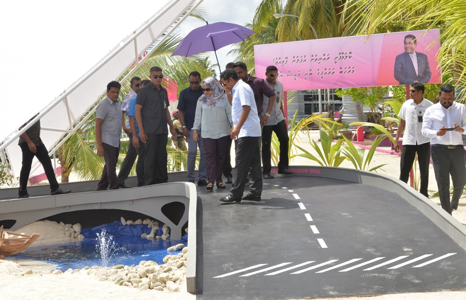 ގއ. ކޮލަމާފުށި: ސެޕްޓެމްބަރު 26، 2017- ރައީސް އަބްދުﷲ ޔާމީންގެ ދެކަނބަލުން ކޮލަމާފުށީގައި.---ފޮޓޯ: ރައީސް އޮފީސް