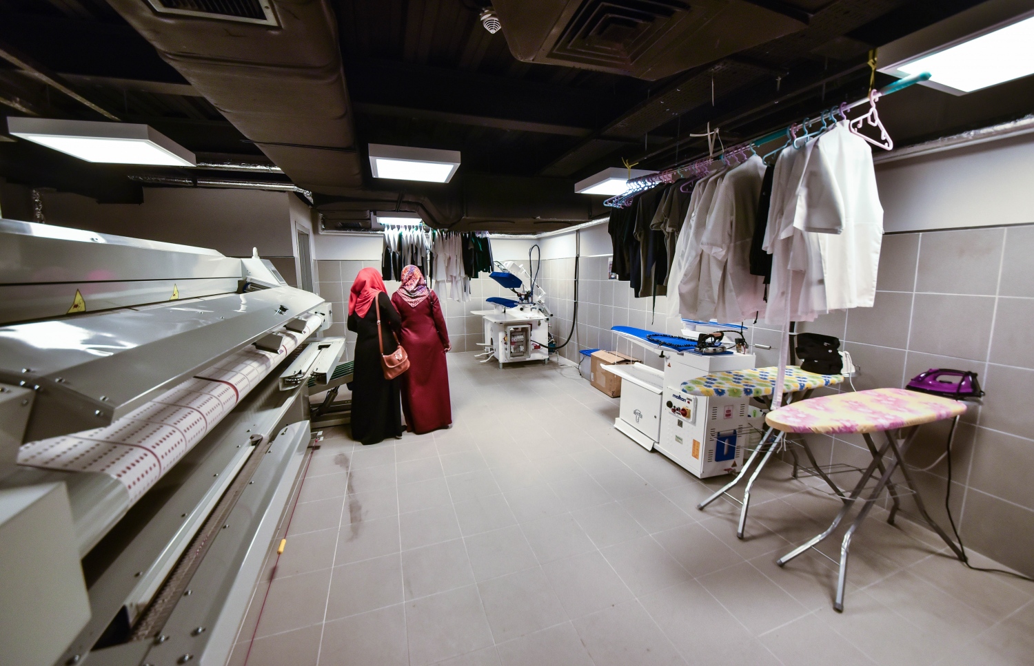 ހުޅުމާލެ: ސެޕްޓެމްބަރު 28، 2017- ޓްރީ ޓޮޕް އިންވެސްޓްމަންޓުން ހުޅުމާލޭގައި އަލަށް ހެދި ޓްރީ ޓޮޕް ހޮސްޕިޓަލް ހުޅުވުމުގެ އެންމެ ފަހުގެ ތައްޔާރީތައް މިހާރު ދަނީ ކުރިއަށް.---ފޮޓޯ: ހުސެއިން ވަހީދު/މިހާރު