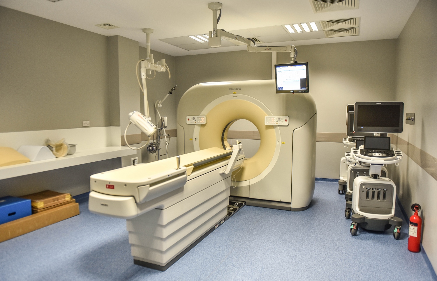 ހުޅުމާލެ: ސެޕްޓެމްބަރު 28، 2017- ޓްރީ ޓޮޕް އިންވެސްޓްމަންޓުން ހުޅުމާލޭގައި އަލަށް ހެދި ޓްރީ ޓޮޕް ހޮސްޕިޓަލުގައި ބަހައްޓާފައިވާ އެމްއާރުއައި މެޝިން.---ފޮޓޯ: ހުސެއިން ވަހީދު/މިހާރު