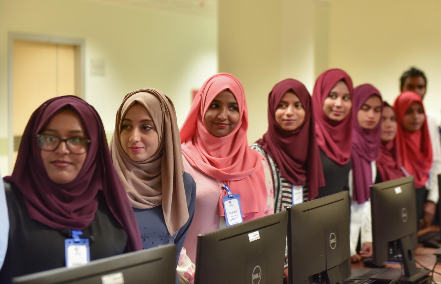 ހުޅުމާލެ: ސެޕްޓެމްބަރު 28، 2017- ޓްރީ ޓޮޕް އިންވެސްޓްމަންޓުން ހުޅުމާލޭގައި އަލަށް ހެދި ޓްރީ ޓޮޕް ހޮސްޕިޓަލުގެ ބައެއް މުވައްޒަފުން: މި އަހަރު ނިމުމުގެ ކުރިން ޒަމާނީ ފެންވަރުގެ މި ހޮސްޕިޓަލް ހުޅުވާނެ.---ފޮޓޯ: ހުސެއިން ވަހީދު/މިހާރު