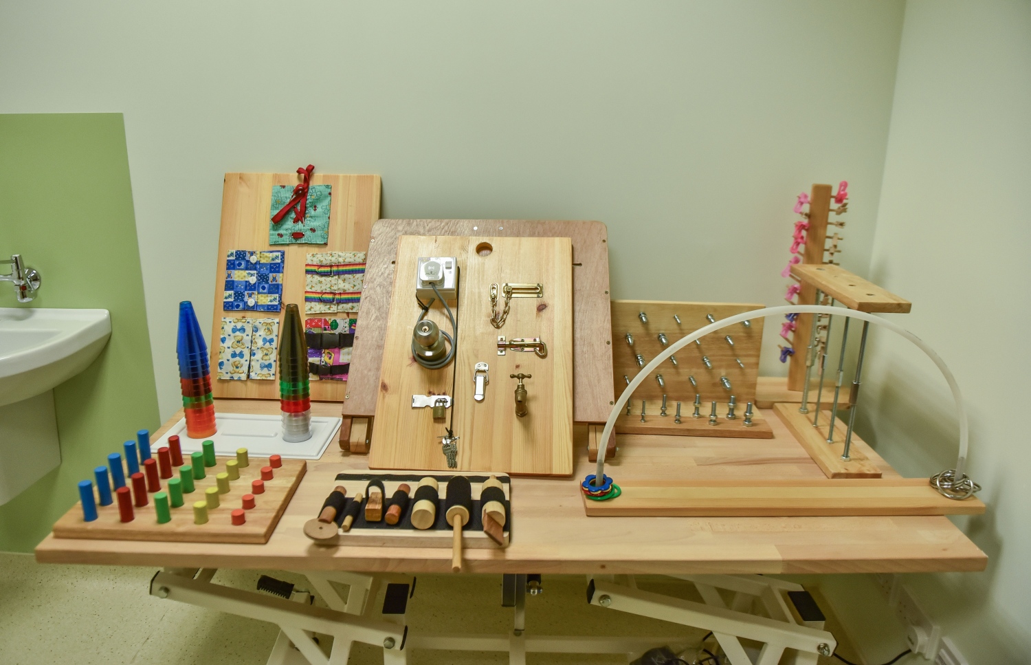 ހުޅުމާލެ: ސެޕްޓެމްބަރު 28، 2017- ޓްރީ ޓޮޕް އިންވެސްޓްމަންޓުން ހުޅުމާލޭގައި އަލަށް ހެދި ޓްރީ ޓޮޕް ހޮސްޕިޓަލަކީ މި ފެންވަރަށް ރާއްޖޭގައި ހެދި މިފަދަ ފުރަތަމަ ހޮސްޕިޓަލް ކަމަށް ވާއިރު، އިމާރާތުގެ ރީތި ކަމާއި ޑިޒައިން ވެސް ގިނަ ބަޔަކަށް ކަމުދޭ.---ފޮޓޯ: ހުސެއިން ވަހީދު/މިހާރު