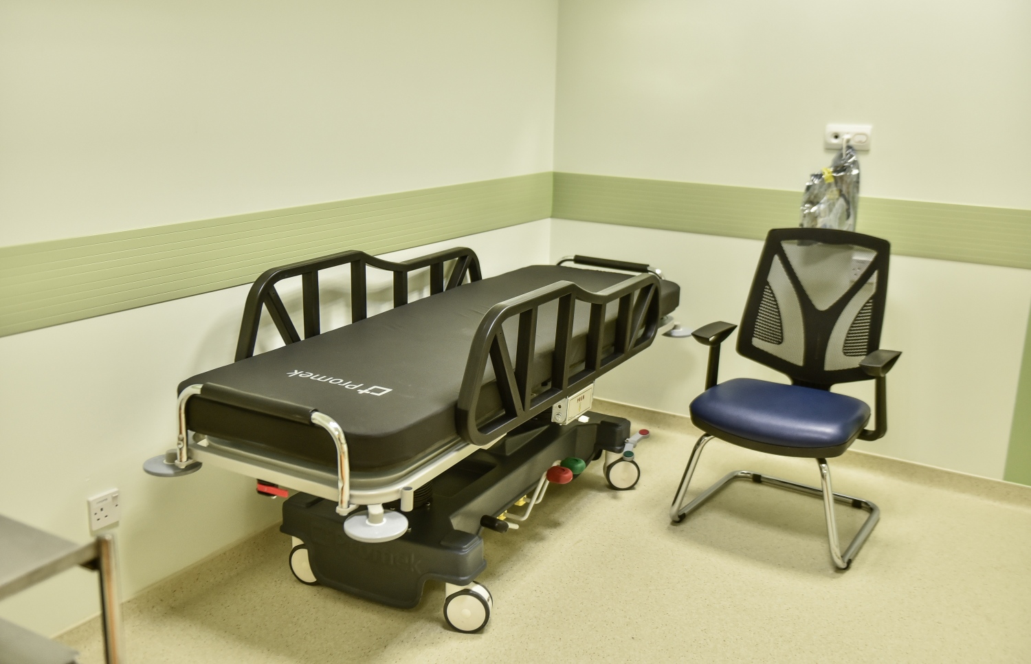 ހުޅުމާލެ: ސެޕްޓެމްބަރު 28، 2017- ޓްރީ ޓޮޕް އިންވެސްޓްމަންޓުން ހުޅުމާލޭގައި އަލަށް ހެދި ޓްރީ ޓޮޕް ހޮސްޕިޓަލުގައި މީހުންނަށް ފަރުވާދޭ ކޮޓަރިއެއް.---ފޮޓޯ: ހުސެއިން ވަހީދު/މިހާރު