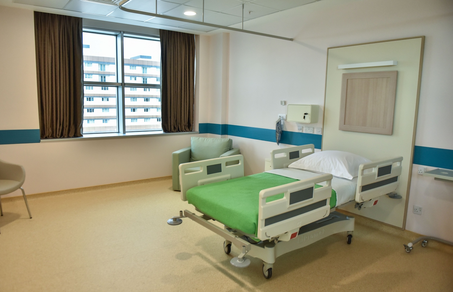 ހުޅުމާލެ: ސެޕްޓެމްބަރު 28، 2017- ޓްރީ ޓޮޕް އިންވެސްޓްމަންޓުން ހުޅުމާލޭގައި އަލަށް ހެދި ޓްރީ ޓޮޕް ހޮސްޕިޓަލުގައި މީހުން އެޑްމިޓް ކުރާ ކޮޓަރިއެއް.---ފޮޓޯ: ހުސެއިން ވަހީދު/މިހާރު