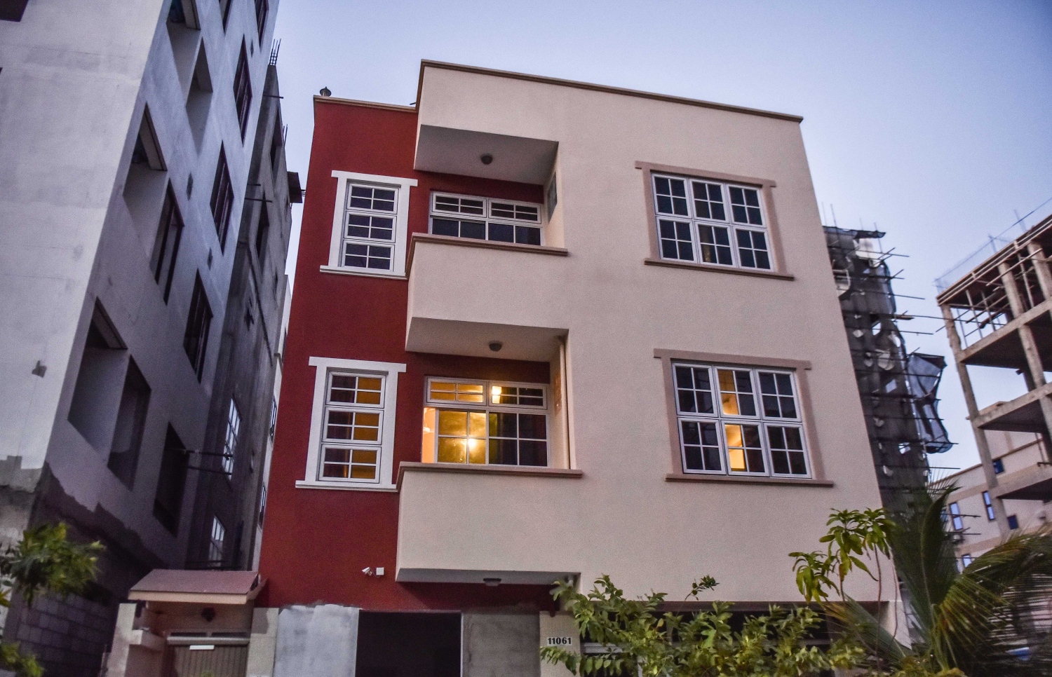 ސެޕްޓެމްބަރު 29، 2017- ހުޅުމާލޭގައި ރޭ ވަރަށް ކުއްލި ގޮތަކަށް މަރުވި ދެ ޒުވާނުން ކަމަށްވާ ތ. ތިމަރަފުށީ އަހުމަދު ހާމީން، 21، އަދި ދަފްތަރު ފާތުމަތު ސަމާ، 18، އެ ހާދިސާ ހިނގި އިރު ތިބި އިމާރާތް: އެ މީހުން އުޅުނީ މި އިމާރާތުގެ ފަސްޓް ފްލޯގައި---ފޮޓޯ: މިހާރު