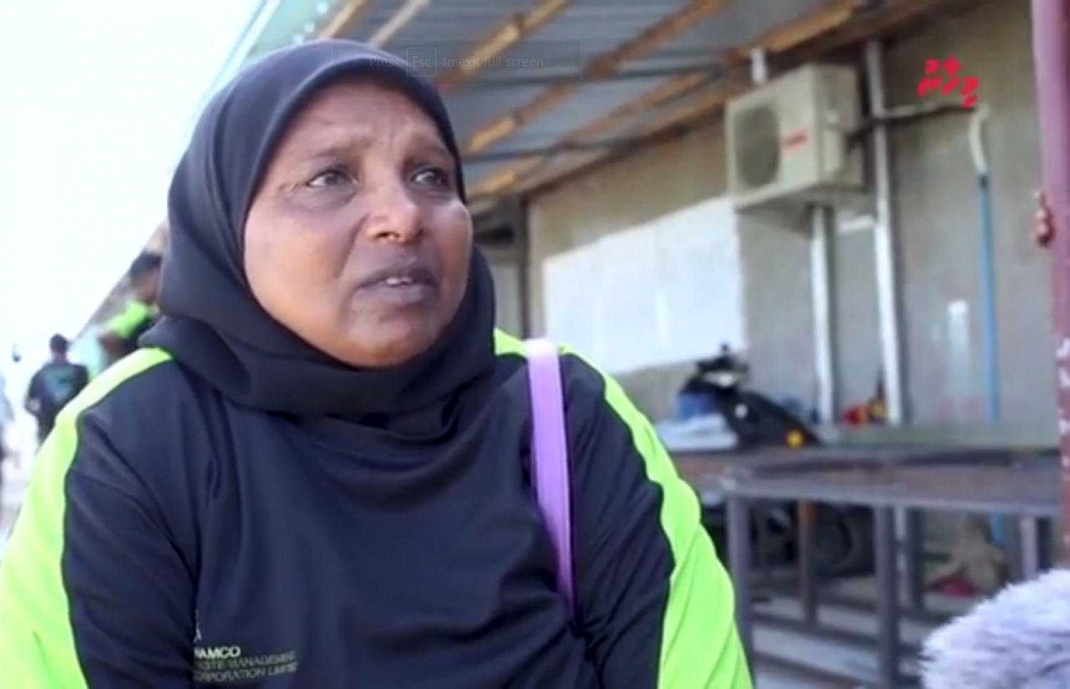 ލޭ އަޅާ ކުއްޖެއް ބަލަމުން އަންނަ ޝާހިދާ: ކުރިން އޭނާ ވަޒީފާ އަދާކުރީ ސެކިއުރިޓީ ގާޑެއްގެ ގޮތުގައި