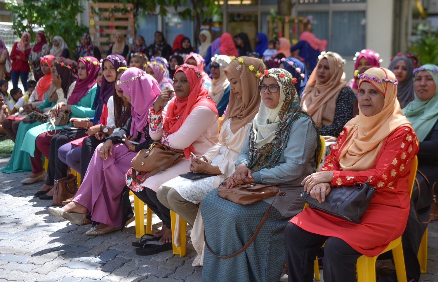 މާލެ: އޮކްޓޯބަރު 5، 2017: ތާޖުއްދީން ސްކޫލުގައި ޓީޗަރުންގެ ދުވަސް ފާހަގަ ކުރުމުގެ ގޮތުން ބޭއްވި ހާއްސަ އެސެމްބްލީގައި ޓީޗަރުންތަކެއް ބައިވެރިވަނީ.-- ފޮޓޯ: ހުސެން ވަހީދު/ މިހާރު