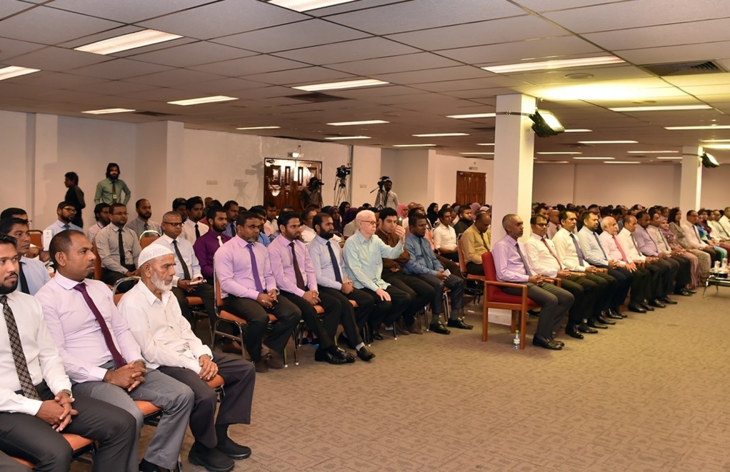 މާލެ: އޮކްޓޯބަރު 5، 2017: ޤުރުއާން ކިޔެވުމުގެ 32 ވަނަ ޤައުމީ މުބާރާތުގެ އިނާމުދިނުމުގެ ރަސްމިއްޔާތުގެ ތެރެއިން.-- ފޮޓޯ: ރައީސް އޮފީސް