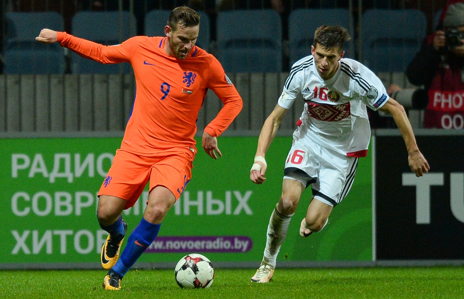 ބެލަރޫސްގެ ރިއޯސް (ކ) ކައިރިން ނެދަލެންޑްސްގެ ޔެންސަން ބޯޅަ ހިފައިގެންދާން މަސައްކަތް ކުރަނީ