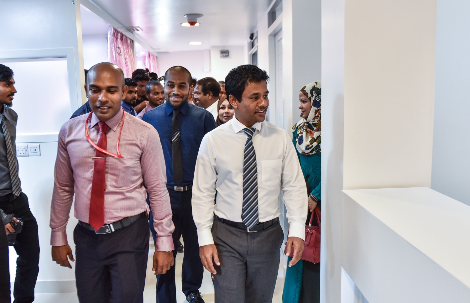 ހެލްތު މިނިސްޓަރު ނާޒިމް ހުޅުމާލޭ ހޮސްޕިޓަލް މިދިޔަ އޮކްޓޫބަރު މަހު ބައްލަވާއިރު، އާސަންދައިގެ އާ އެމްޑީ އަޒީމް ފަހަތުން މެދުގައި.---ފޮޓޯ: ހުސެއިން ވަހީދު/މިހާރު