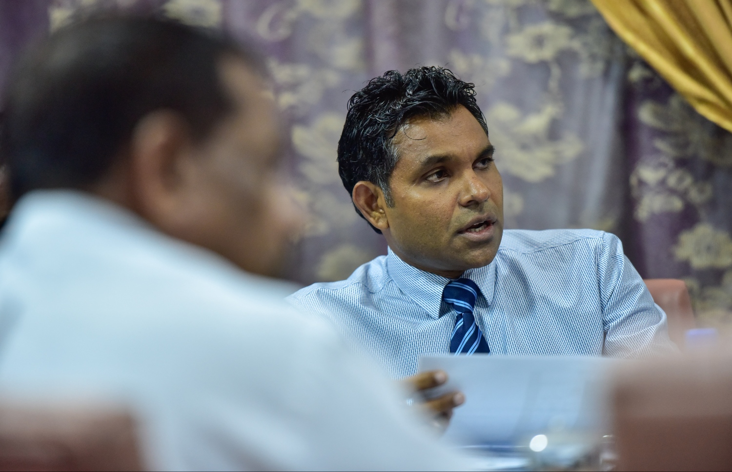 މިއަދުގެ ކޮމެޓީ ބައްދަލުވުމުގައި ފައިސަލް ވާހަކަ ދައްކަވަނީ. - ފޮޓޯ: ނިޝާން އަލީ/ މިހާރު