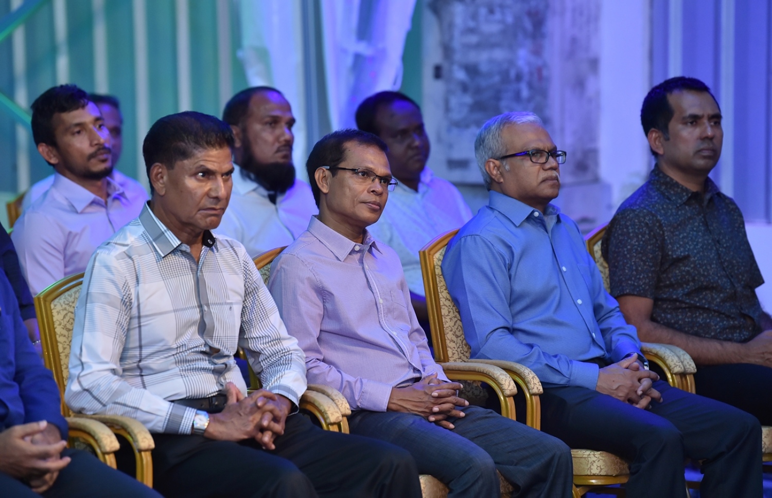 މާލެ: އޮކްޓޯބަރު 8، 2017: އެމްޑަބްލިއުއެސްސީގެ ފެން އުފައްދާ އާ މަރުކަޒު، "އާރް.އޯ. އެނެކްސް" ހުޅުވުމަށް ބޭއްވި ރަސްމިއްޔާތުގައި ރައްޔިތުން މަޖިލީހުގެ ރައީސް އަބްދުﷲ މަސީހުގެ(ވ-2) އިތުރުން ބައެއް ވަޒީރުންނާއި ސަރުކާރުގެ އިސްވެރިން ބައިވެރިވެ ވަޑައިގަންނަވަނީ.-- ފޮޓޯ: ރައީސް އޮފީސް