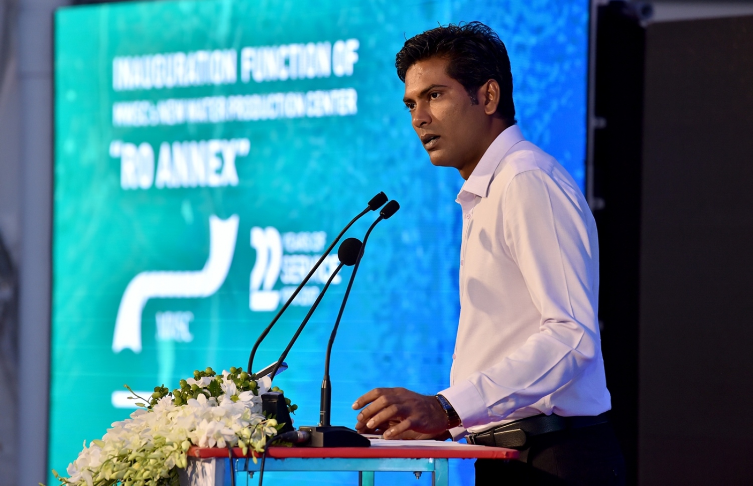 މާލެ: އޮކްޓޯބަރު 8، 2017: އެމްޑަބްލިއުއެސްސީގެ ފެން އުފައްދާ އާ މަރުކަޒު، "އާރް.އޯ. އެނެކްސް" ހުޅުވުމަށް ބޭއްވި ރަސްމިއްޔާތުގައި އެމްޑަބުލިއުއެސްސީގެ މެނޭޖިން ޑިރެކްޓަރު އިބްރާހިމް ފަޒުލް ވާހަކަ ދައްކަވަނީ.-- ފޮޓޯ: ރައީސް އޮފީސް